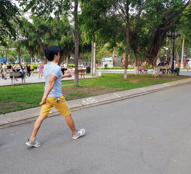 Thoát vị đĩa đệm có nên đi bộ hoặc chạy bộ không?