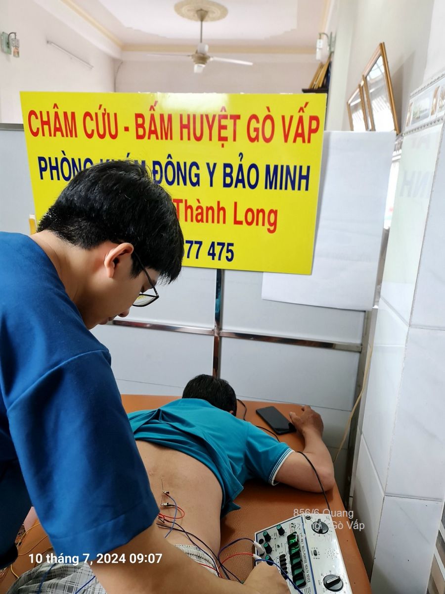 Châm cứu bấm huyệt