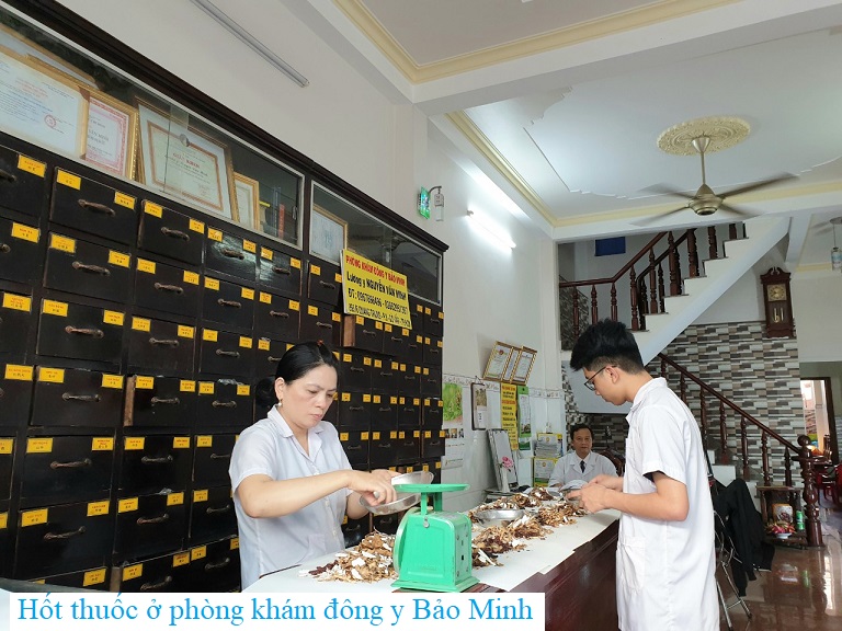 Hốt thuốc tại phòng khám đông y Bảo Minh